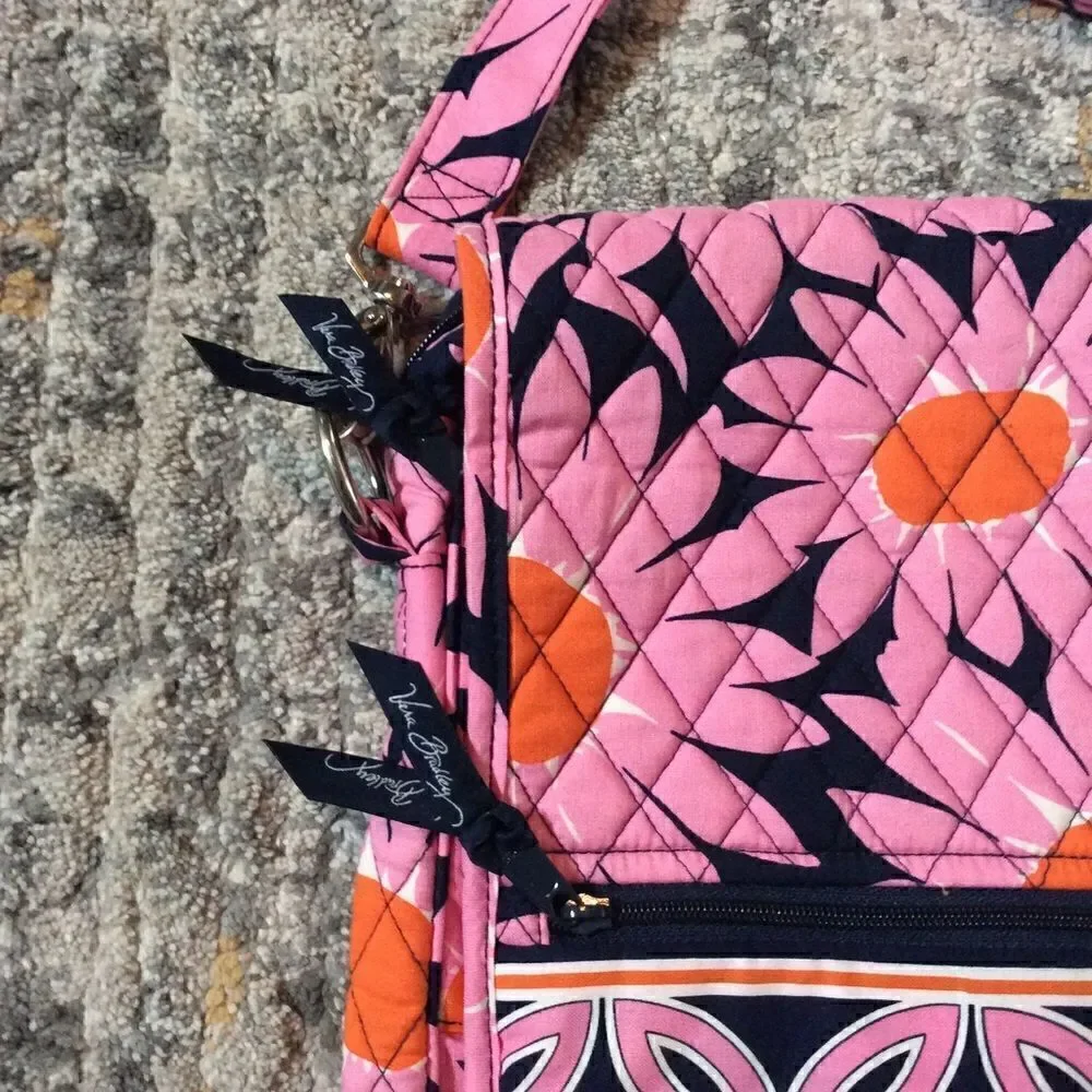 VERA BRADLEY CROSSBODY BAG! VERY ROOMY! EUC!